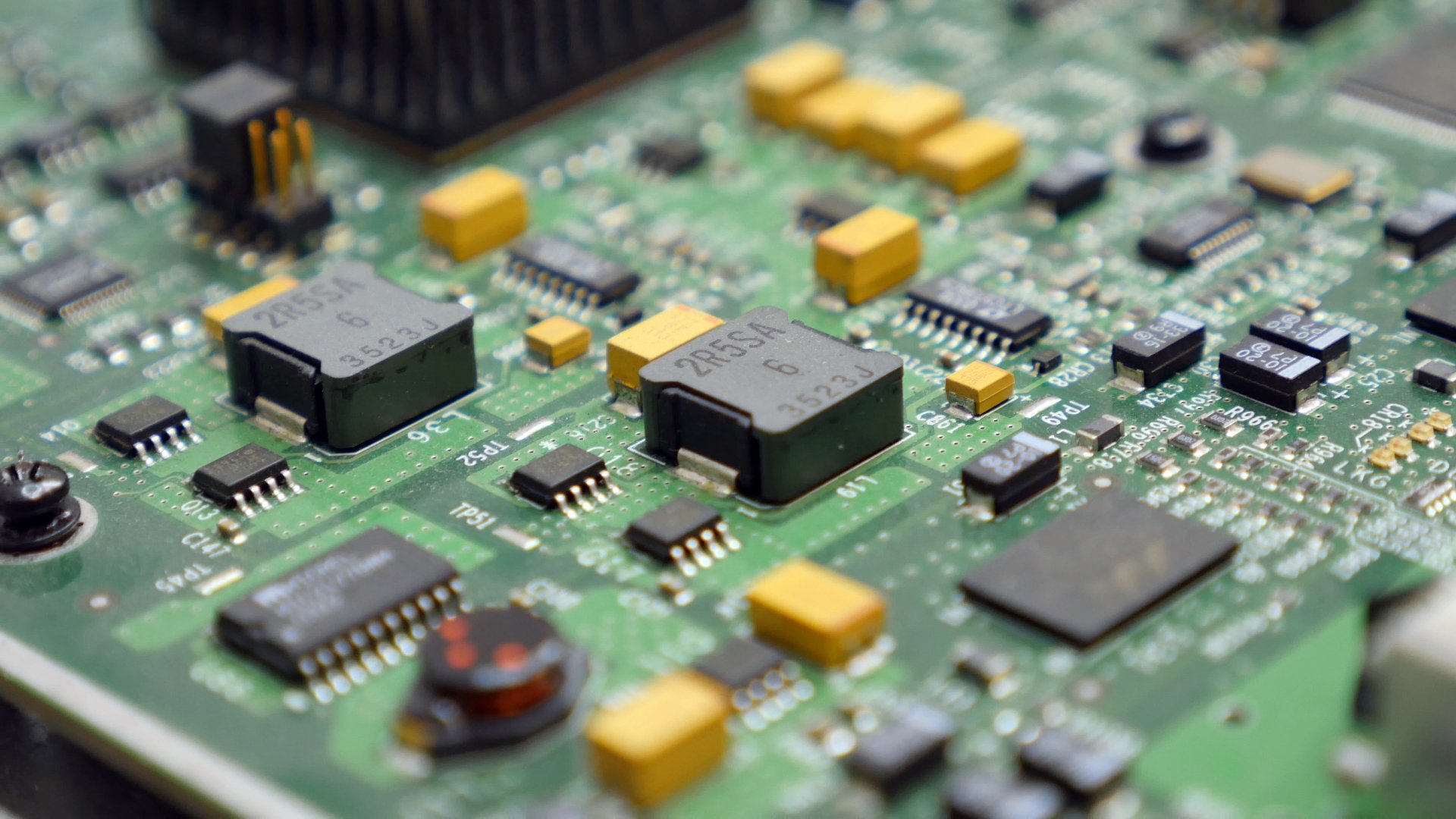 electronic-printed-circuit-board-with-many-electri-2023-11-27-04-56-07-utc